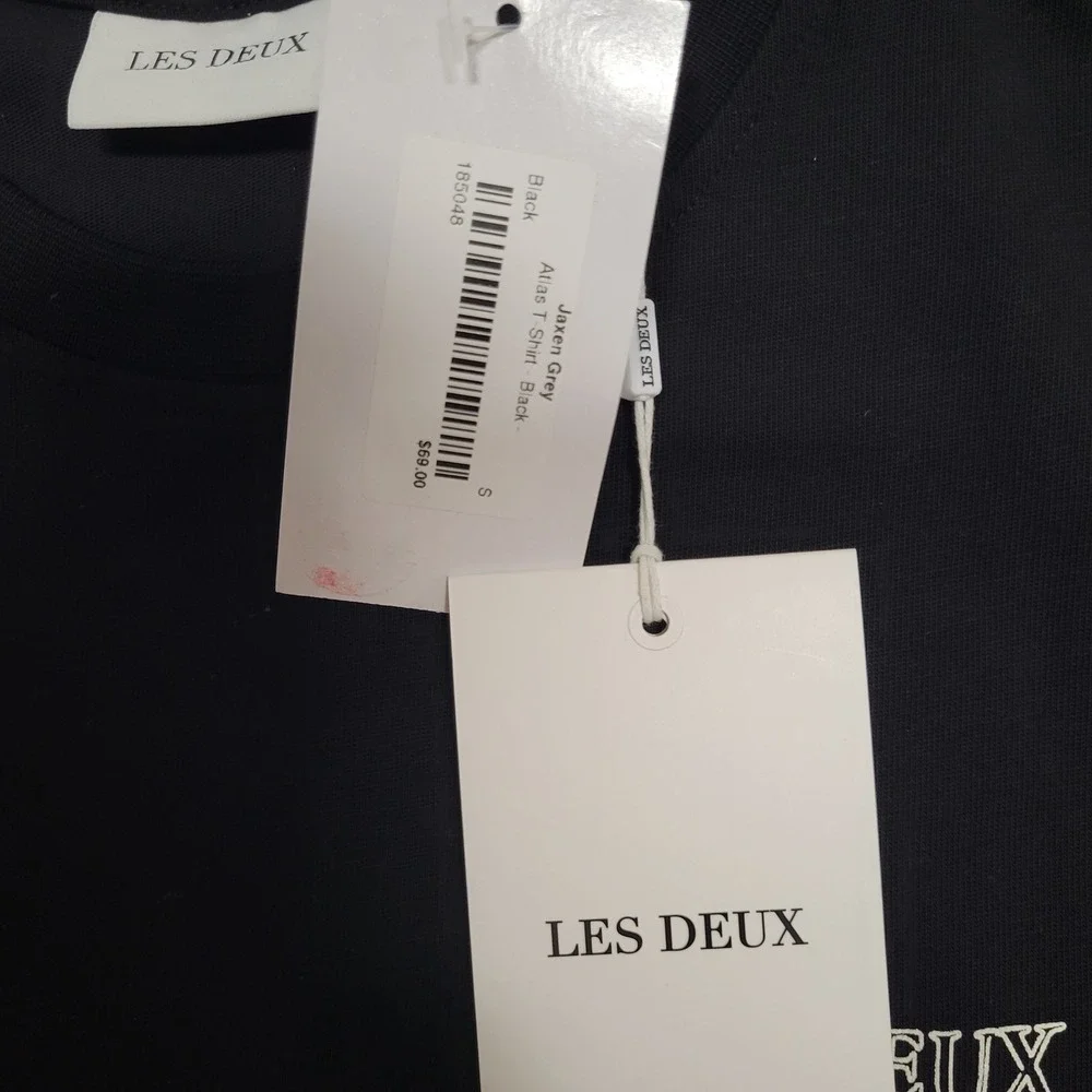 Les‎ Deux Atlas T-Shirt Mens Small Black Legacy Court Graphic Crew Neck NWT